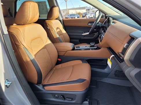 New 2025 Nissan Pathfinder Platinum image 10