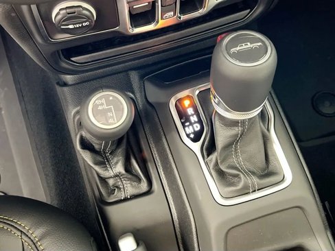 New 2025 Jeep Gladiator Sport image 17