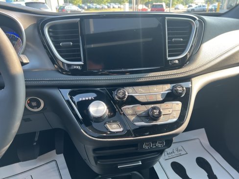 New 2025 Chrysler Pacifica Select image 14
