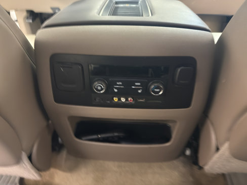 Used 2016 Chevrolet Suburban LTZ image 27