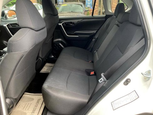 Used 2024 Toyota RAV4 LE image 9