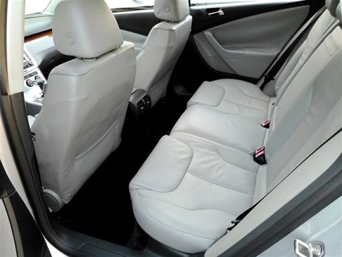 Used 2007 Volkswagen Passat 2.0T image 14