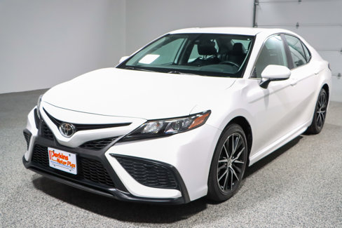 Used 2024 Toyota Camry SE image 29