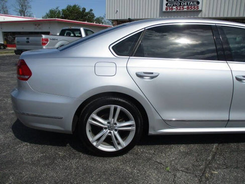 Used 2015 Volkswagen Passat TDI SEL Premium image 11