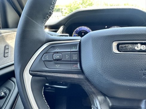 New 2025 Jeep Grand Cherokee Limited image 15