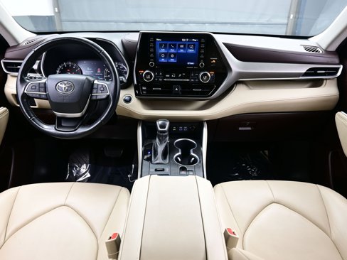 Used 2022 Toyota Highlander XLE image 18