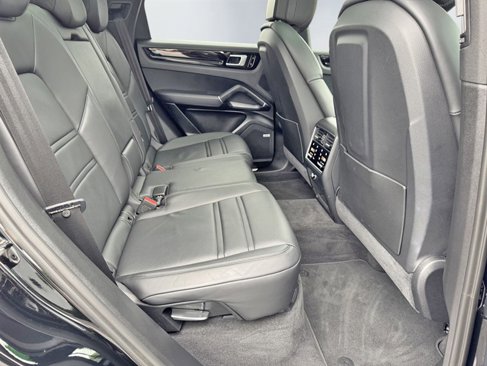 Used 2019 Porsche Cayenne image 25