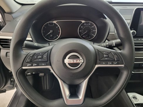 Used 2024 Nissan Altima 2.5 SV image 3