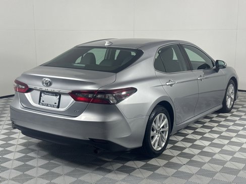 Used 2022 Toyota Camry LE image 5