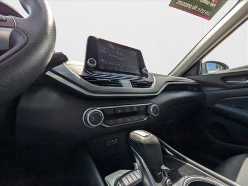 Used 2024 Nissan Altima 2.5 SV image 15