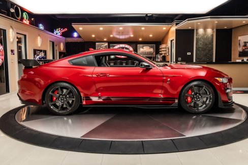 Used 2021 Ford Mustang Shelby GT500 w/ Carbon Fiber Track Pack image 11