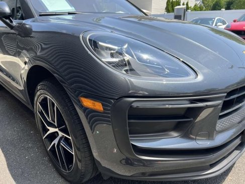 Certified 2022 Porsche Macan image 10