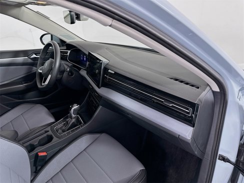 Used 2025 Volkswagen Jetta SE image 28