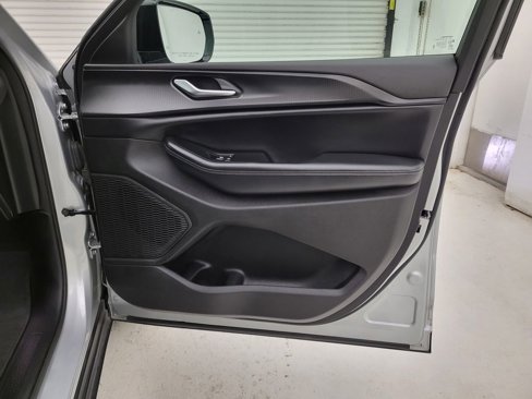 Used 2024 Jeep Grand Cherokee L Laredo image 36