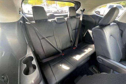 Used 2025 Toyota Highlander XLE image 28