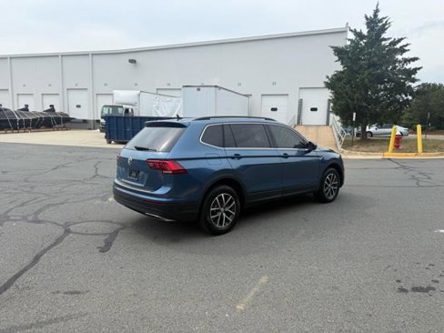 Used 2019 Volkswagen Tiguan SE w/ Panoramic Sunroof Package image 4