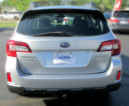 Used 2017 Subaru Outback 2.5i image 8