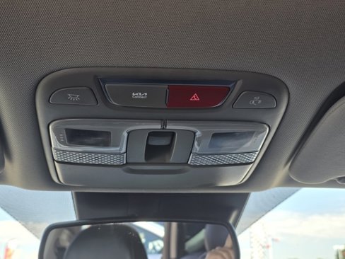 Used 2024 Kia Telluride EX w/ EX Captain's Chair Package image 18