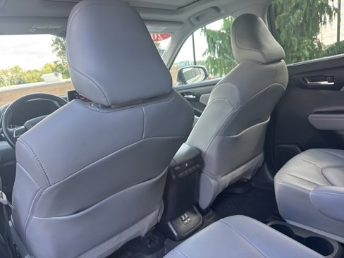 Used 2021 Toyota Highlander XLE image 38