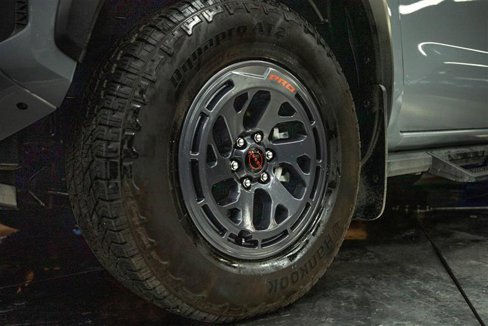 Used 2025 Nissan Frontier PRO-4X image 3