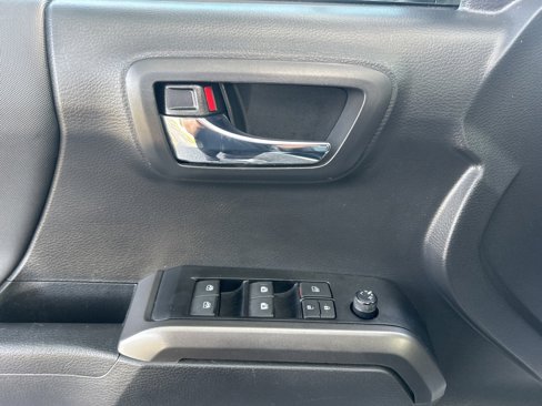 Used 2023 Toyota Tacoma TRD Off-Road w/ Technology Package image 15