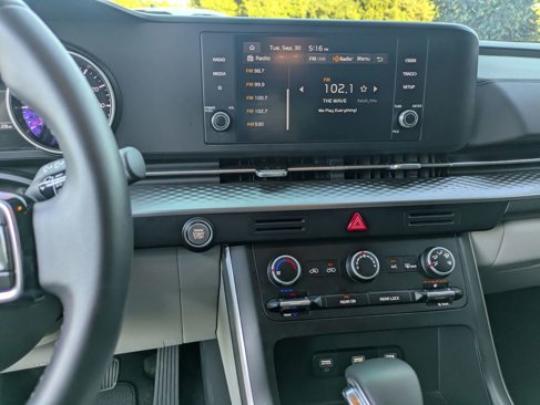 Used 2024 Kia Carnival LX image 24