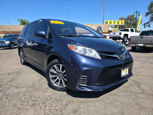 Used 2020 Toyota Sienna LE image 1