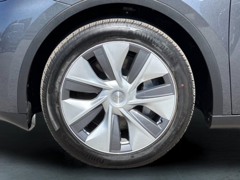 Used 2023 Tesla Model Y Long Range image 24