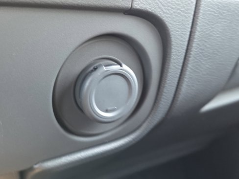 Used 2025 Nissan Frontier SV image 31