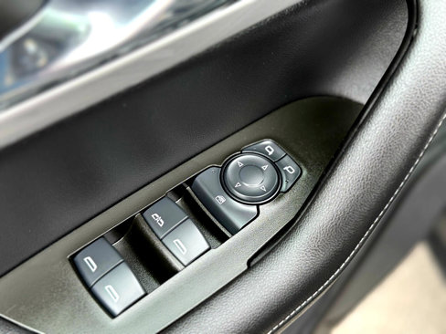 Used 2025 Chevrolet Blazer LT image 10