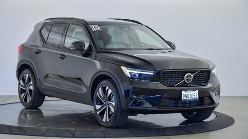 Certified 2025 Volvo XC40 B5 Plus w/ Climate Package image 6