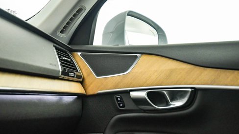 Certified 2025 Volvo XC90 B6 Plus image 28