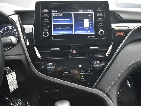 Used 2024 Toyota Camry SE image 13