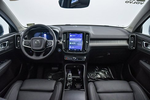 Certified 2025 Volvo XC40 B5 Ultra w/ Climate Package image 14