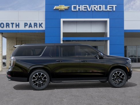 New 2026 Chevrolet Suburban RST image 5
