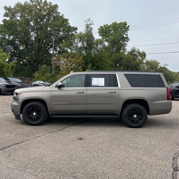 Used 2018 Chevrolet Suburban LT image 1