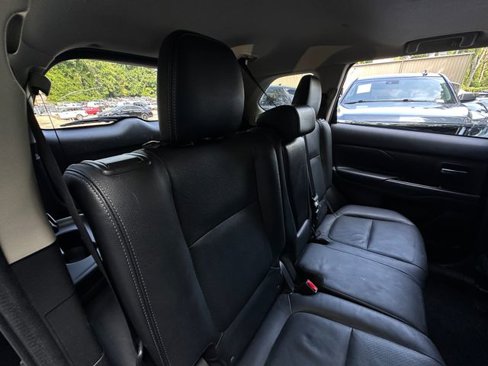 Used 2017 Mitsubishi Outlander SEL image 36