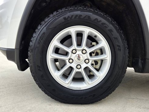 Used 2018 Jeep Grand Cherokee Laredo image 9