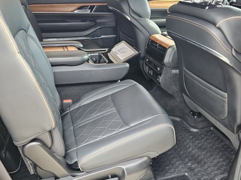 Used 2023 Jeep Grand Wagoneer Series III image 14