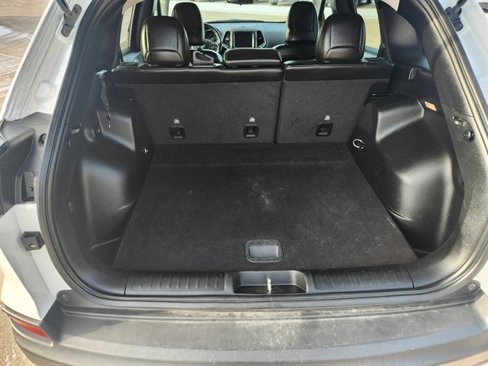 Used 2020 Jeep Cherokee Trailhawk w/ Cold Weather Group image 8