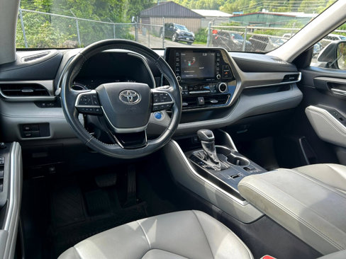 Used 2021 Toyota Highlander XLE image 15