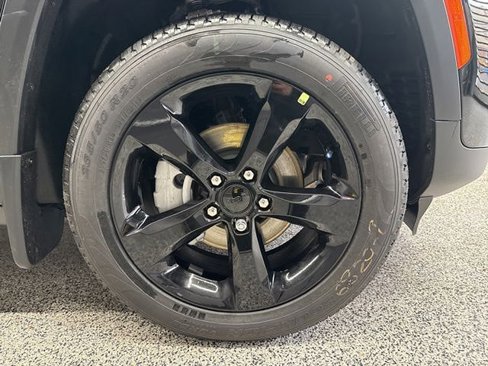 New 2025 Jeep Grand Cherokee Limited w/ Black Appearance Package image 24