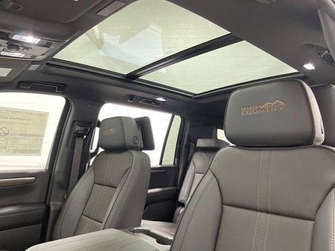 New 2025 Chevrolet Suburban High Country image 7