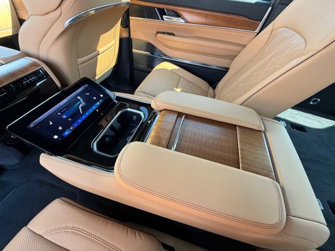 New 2025 Jeep Grand Wagoneer Series III image 17