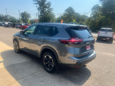 Used 2024 Nissan Rogue SV image 8