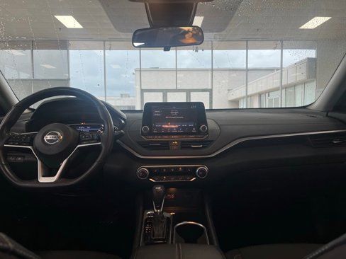 Used 2022 Nissan Altima 2.5 SV w/ SV Premium Package image 7
