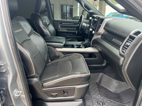 Used 2020 RAM 2500 Laramie w/ Night Edition image 30