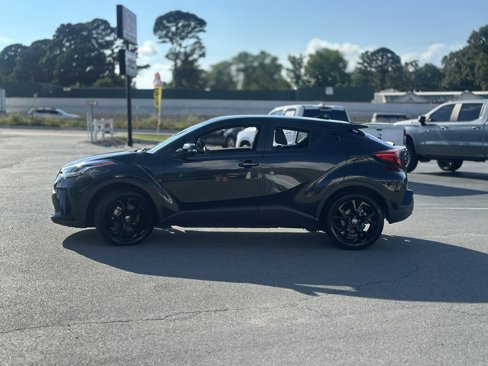 Used 2022 Toyota C-HR XLE image 4