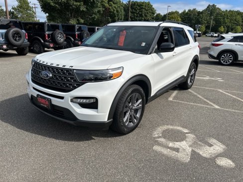 Used 2022 Ford Explorer XLT w/ Equipment Group 202A image 3