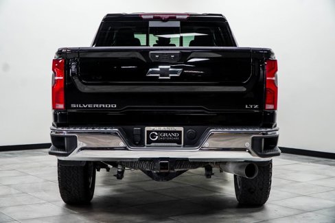 Used 2024 Chevrolet Silverado 3500 LTZ w/ LTZ Premium Package image 8